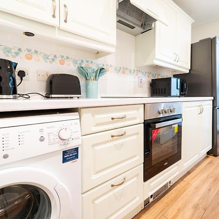 Bright And Spacious Flat With Free Parking 伦敦 外观 照片