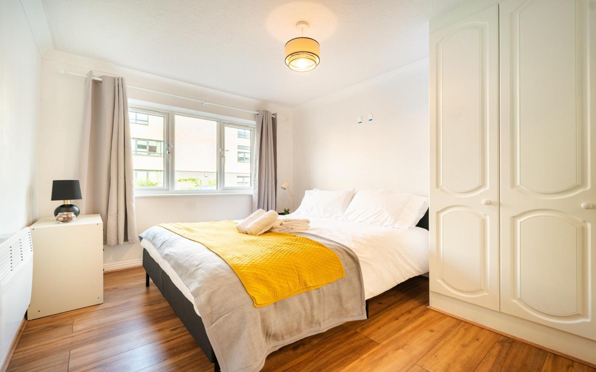 Bright And Spacious Flat With Free Parking 伦敦 外观 照片