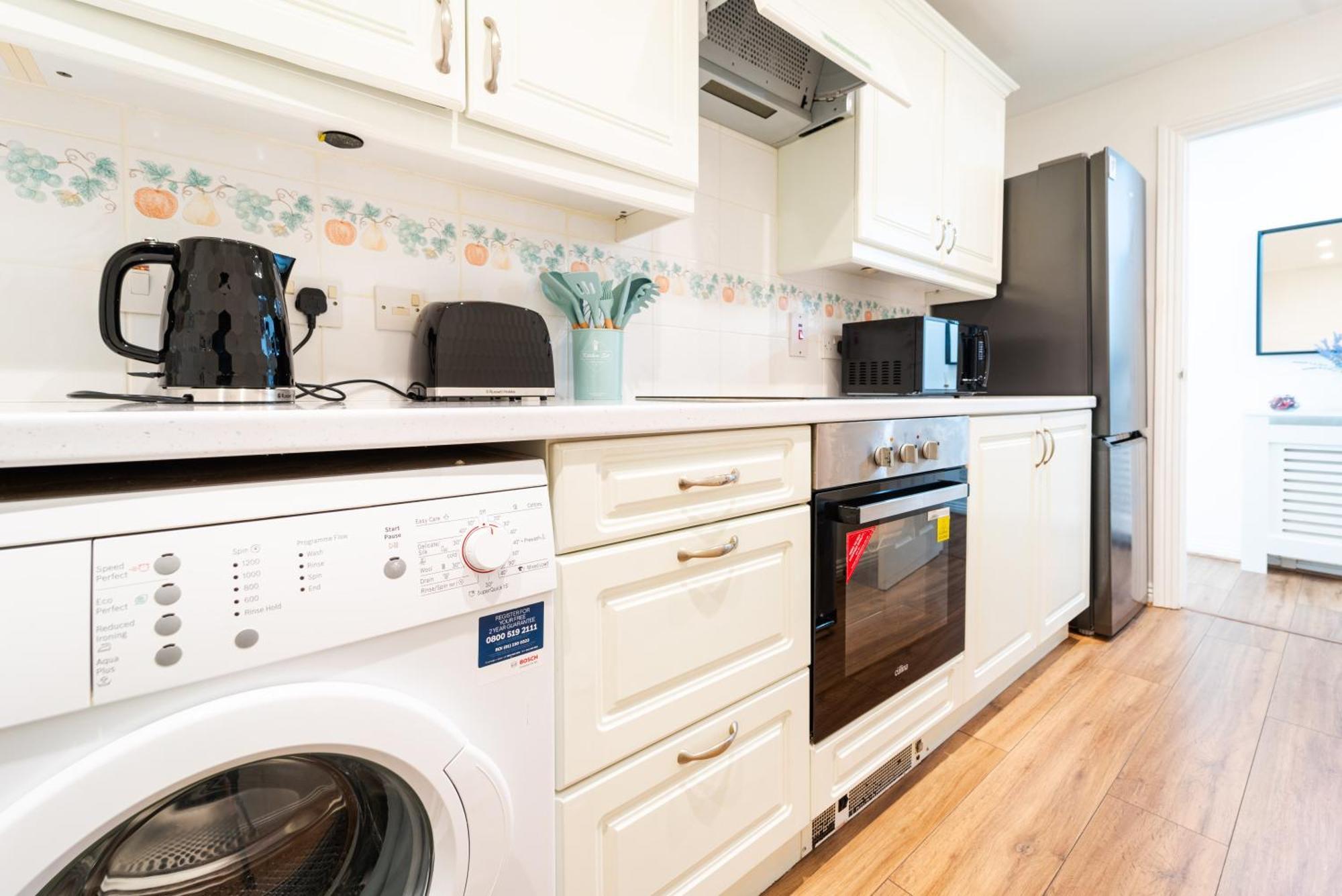 Bright And Spacious Flat With Free Parking 伦敦 外观 照片